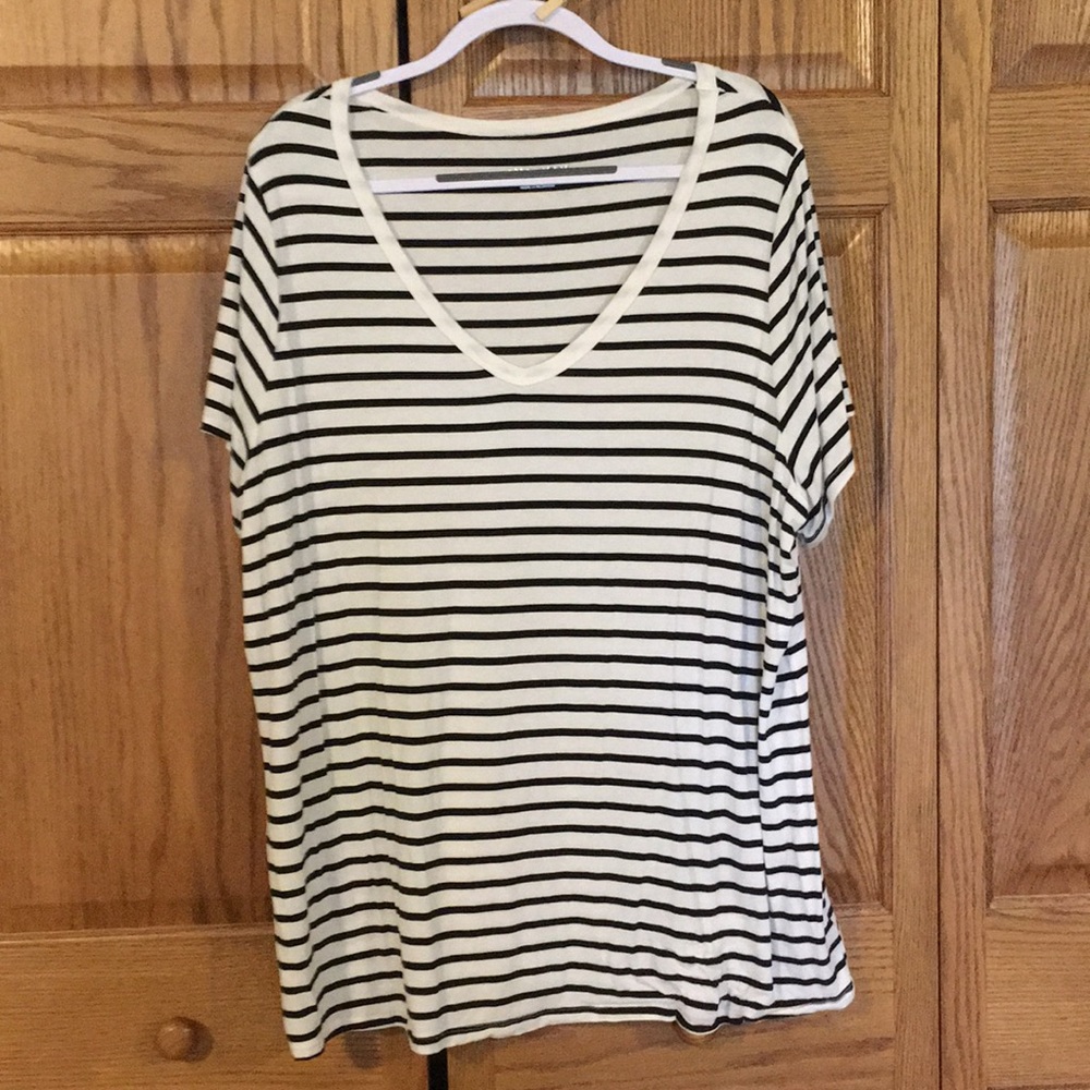 Ava & Viv tee
